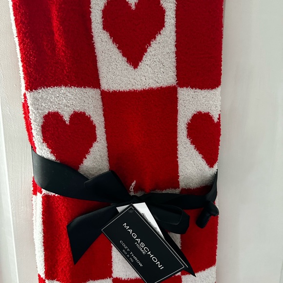 NWT Viral Magashoni home cozy throw Reversible checkered, heart print - Picture 2 of 7